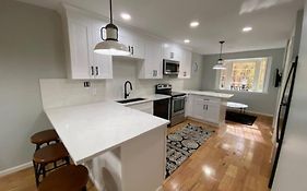 Stylish 3Bed/2.5Bath Townhome Minutes To Downtown